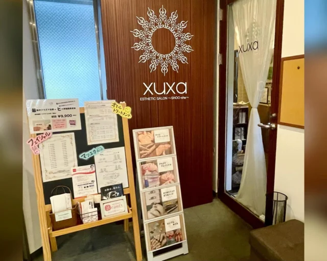 こんにちは、xuxa(シューシャ)です😊✨

年末年始のお知らせ⛄️

ボディオイルトリートメント、リブセラフェイシャル
12月31日〜1月2日

まつげエクステ・パーマ、ネイル
12月29日〜1月3日

お正月休みとさせていただきます🙇‍♀️

12月もどうぞよろしくお願いします❣️
ご予約お待ちしております⁽⁽ ◟(∗ ˊદ` ∗)◞ ⁾⁾✨

〜〜〜〜〜〜〜〜〜〜〜〜〜〜〜〜〜〜〜〜〜〜〜〜
xuxa-シューシャ
大阪府吹田市広芝町4-28アルデール江坂201
◻︎不定休
◻︎営業時間 11:00〜20:30(最終受付19:00)
※営業時間外ご希望の場合でも別途料金で承りますのでご連絡下さい
※男性のお客様はご紹介の方に限らせいただきます

ご予約はホットペッパービューティーから、お問い合わせは公式ライン又はインスタグラムDMからお気軽にご連絡ください☆

#大阪 #吹田 #江坂 #駅近 #トータルビューティーサロン  #プライベートサロン #エステサロン #大阪エステ #吹田エステ  #プラズマフェイシャル #リブセラ #オイルトリートメント #マッサージ #ドライヘッドスパ ＃マツエク #まつ毛パーマ #ネイル